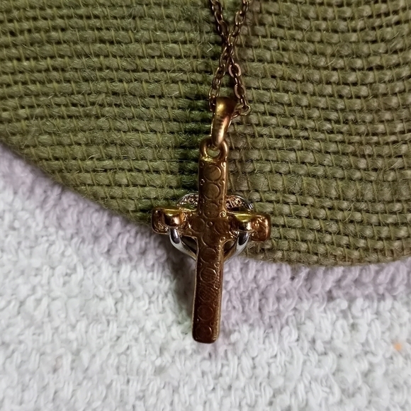 Goldtone silvertone blue crystal cross heart chain necklace Christian - Picture 4 of 5